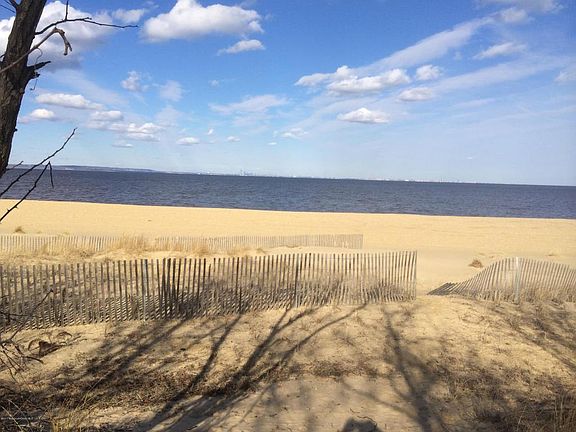 5th image of 267 Seabreeze Ave