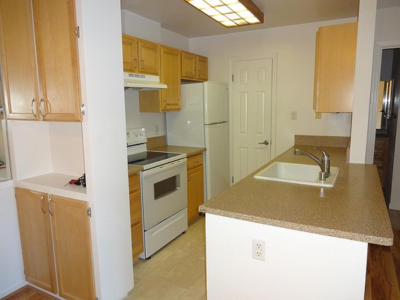 5th image of 1125 Cherry Ave APT B