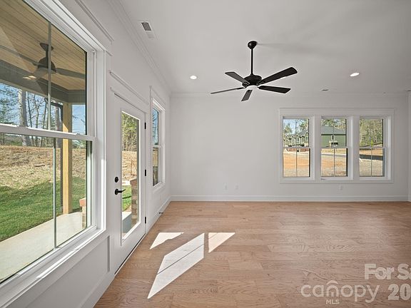 5th image of 128 Collin Pl #35