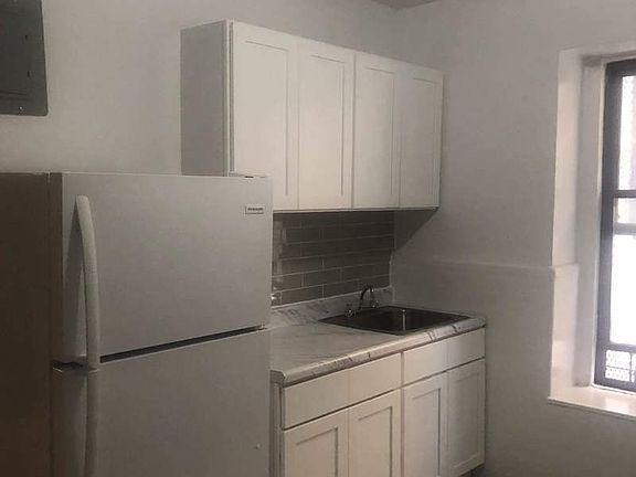 3rd image of 735 Walton Ave APT A1
