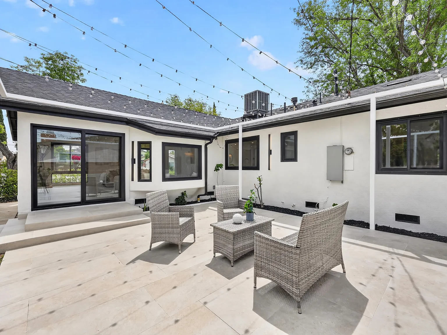 4 bed, 7300 sqft, $5,800 — Photo 1