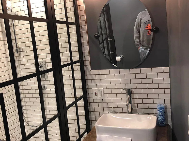 2nd bathroom (outside kitchen & 2nd bedroom)
