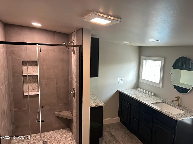 160 Bloom St — Photo 9
