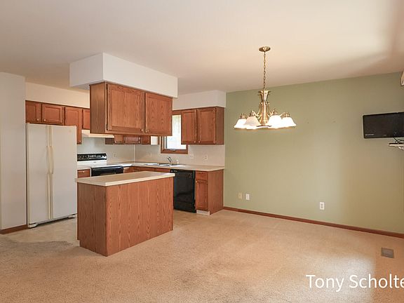 4th image of 3111 Beechridge Dr #10