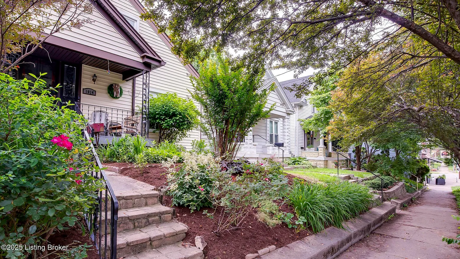 1014 E Oak St photo 1