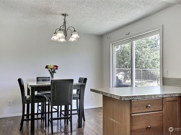 5th image of 17511 10th Avenue Ct E