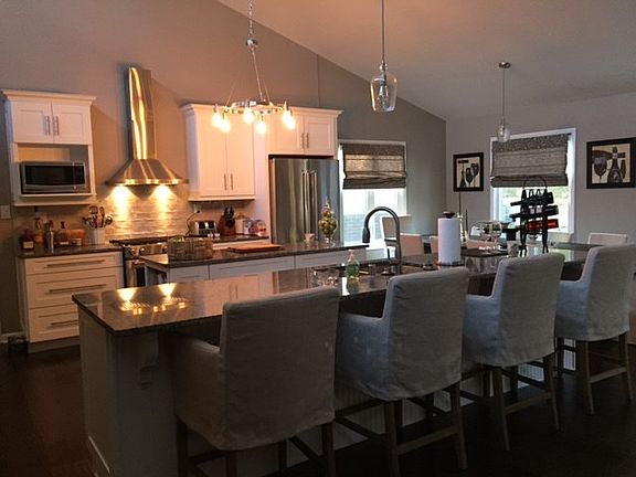 5th image of 100 Shamrock Dr
