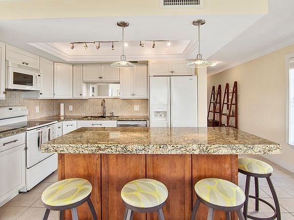 4th image of 1500 Overseas Hwy APT 304
