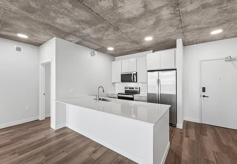 The Lakeview Residences at 333 — Photo 9