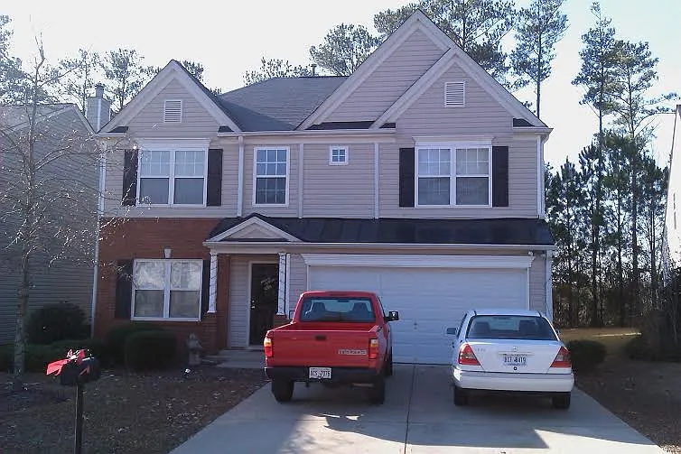 4 bed, 2.5 bath, 2250 sqft, $2,495 — Photo 1