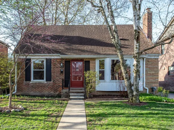 10725 Vernon Ave, Huntington Woods, MI 48070