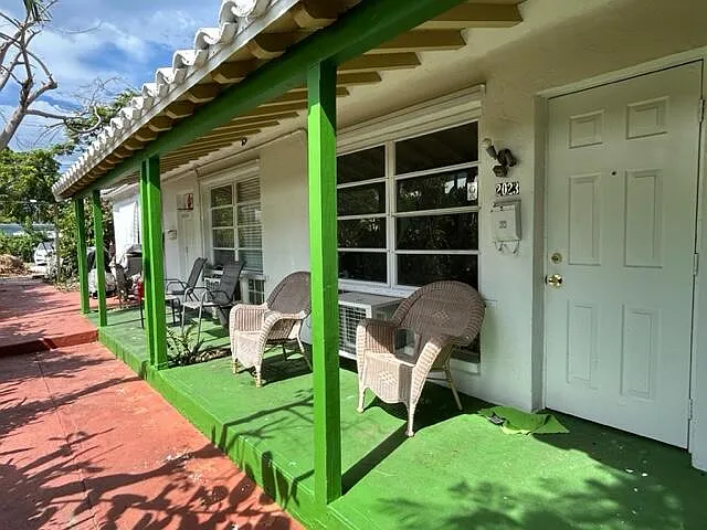 2 bed, 1.0 bath, 1370 sqft, $1,850 — Photo 1