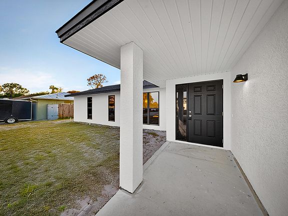 4th image of 2202 SE Glover Street