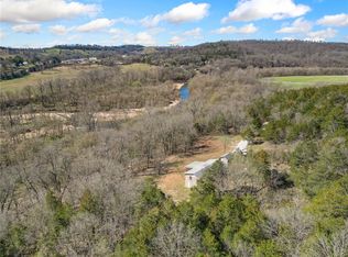 211 E Forsythe St, Pyatt, AR 72672