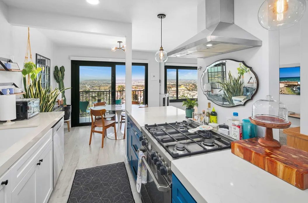 2 bed, 835 sqft, $4,500 — Photo 4