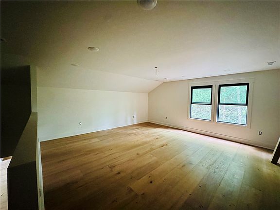 5th image of 409 W Patricia Ln