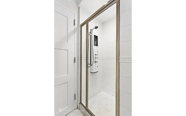 Rented by Douglas Elliman | media 16