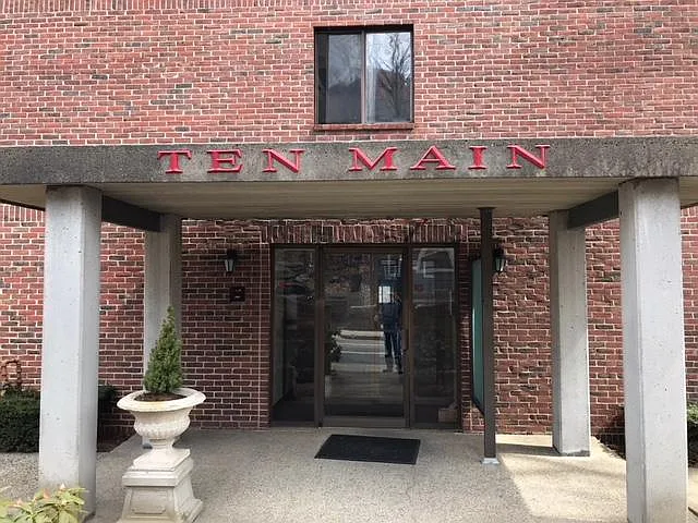 10 Main St #208