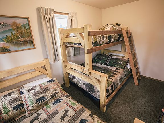 Queen bed, XL Twin over Full Bunk