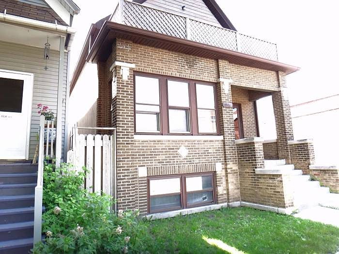 1st image of 3326 N Sacramento Ave #1