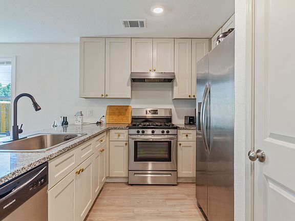4th image of 9627 Strand Ct