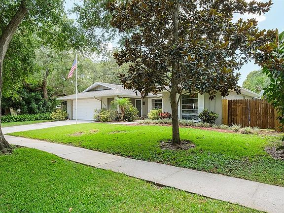 5th image of 1409 Silver Oak Dr