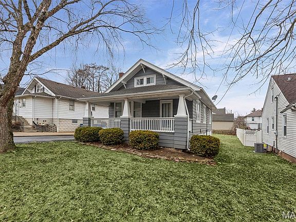 3rd image of 3538 Berkeley Ave