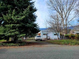 230 Valley Dr, Yreka, CA 96097