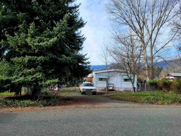230 Valley Dr, Yreka, CA 96097