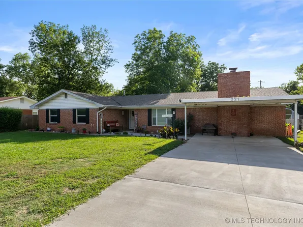 221 S Harvey St, Ada, OK 74820