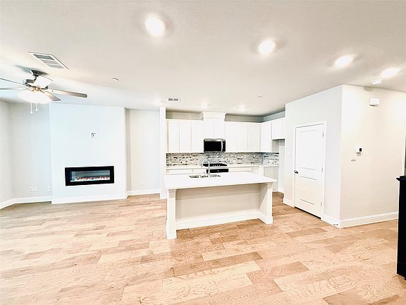 3rd image of 7925 Bayside Dr