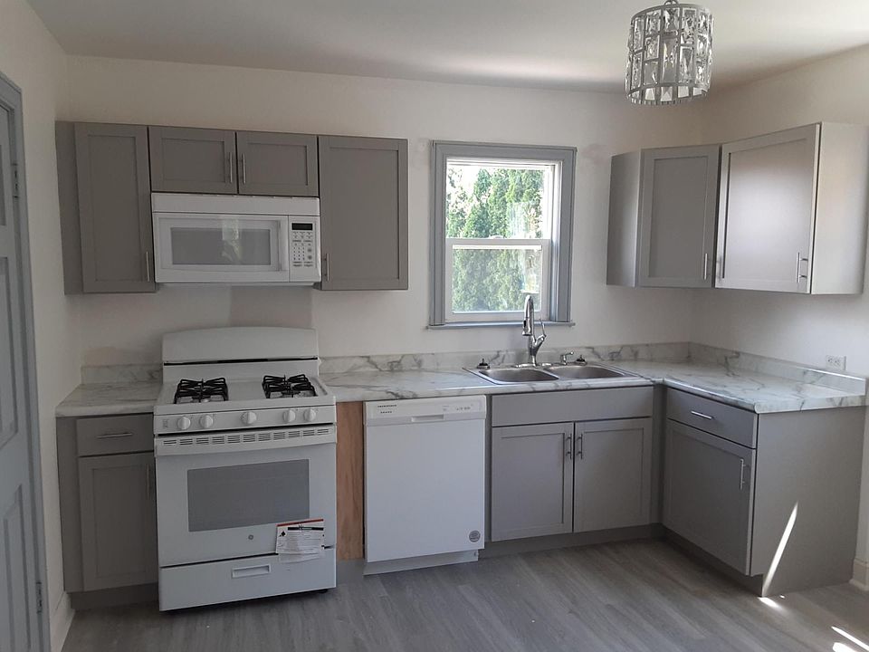 1st image of 2831 N Merrimac Ave #1