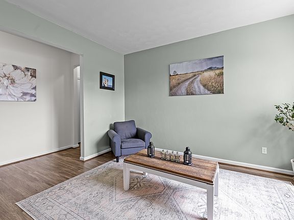 3rd image of 522 Pecan Ct