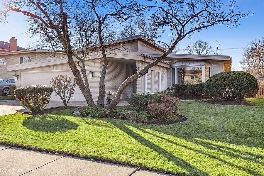 1st image of 241 Vista Dr