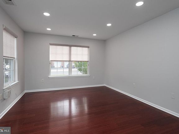 4th image of 182 Fountayne Ln