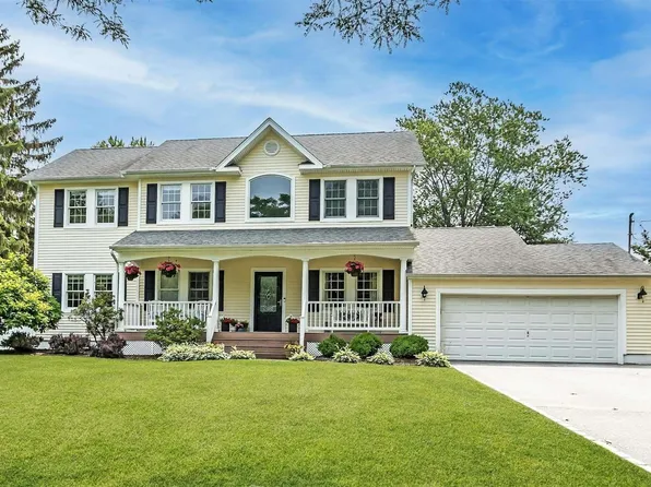 24 Auburn Drive, Greenlawn, NY 11740