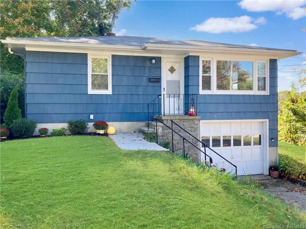 27 West Palmer Street, Killingly, CT 06239