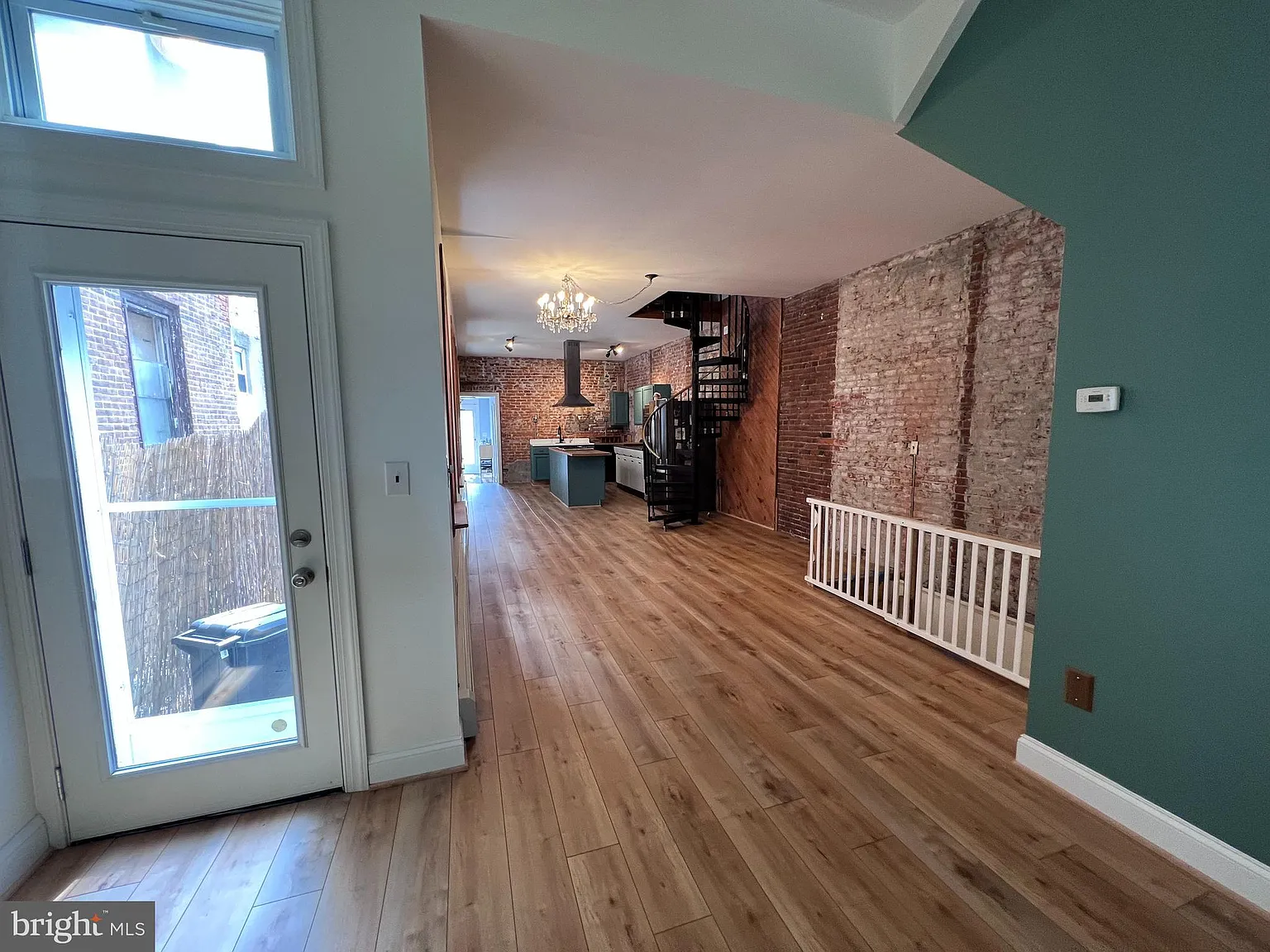 2 bed, 1962 sqft, $1,950 — Photo 3