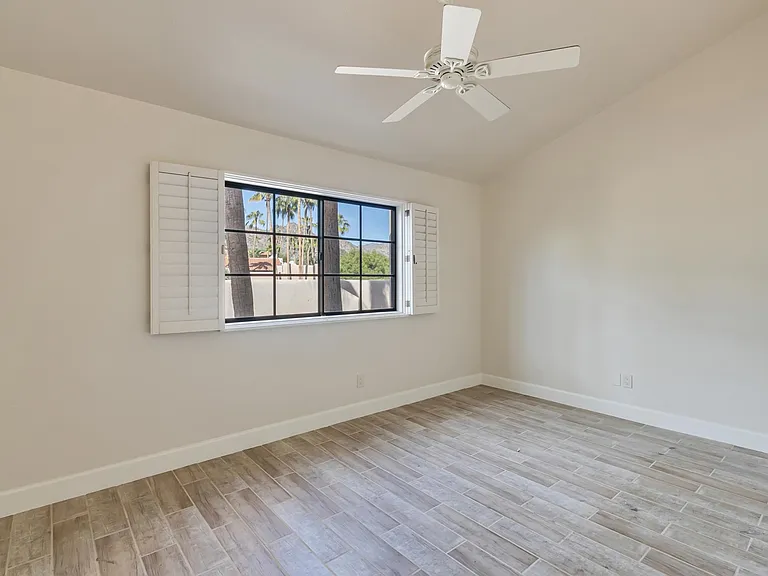 2931 E Rose Ln — Photo 12
