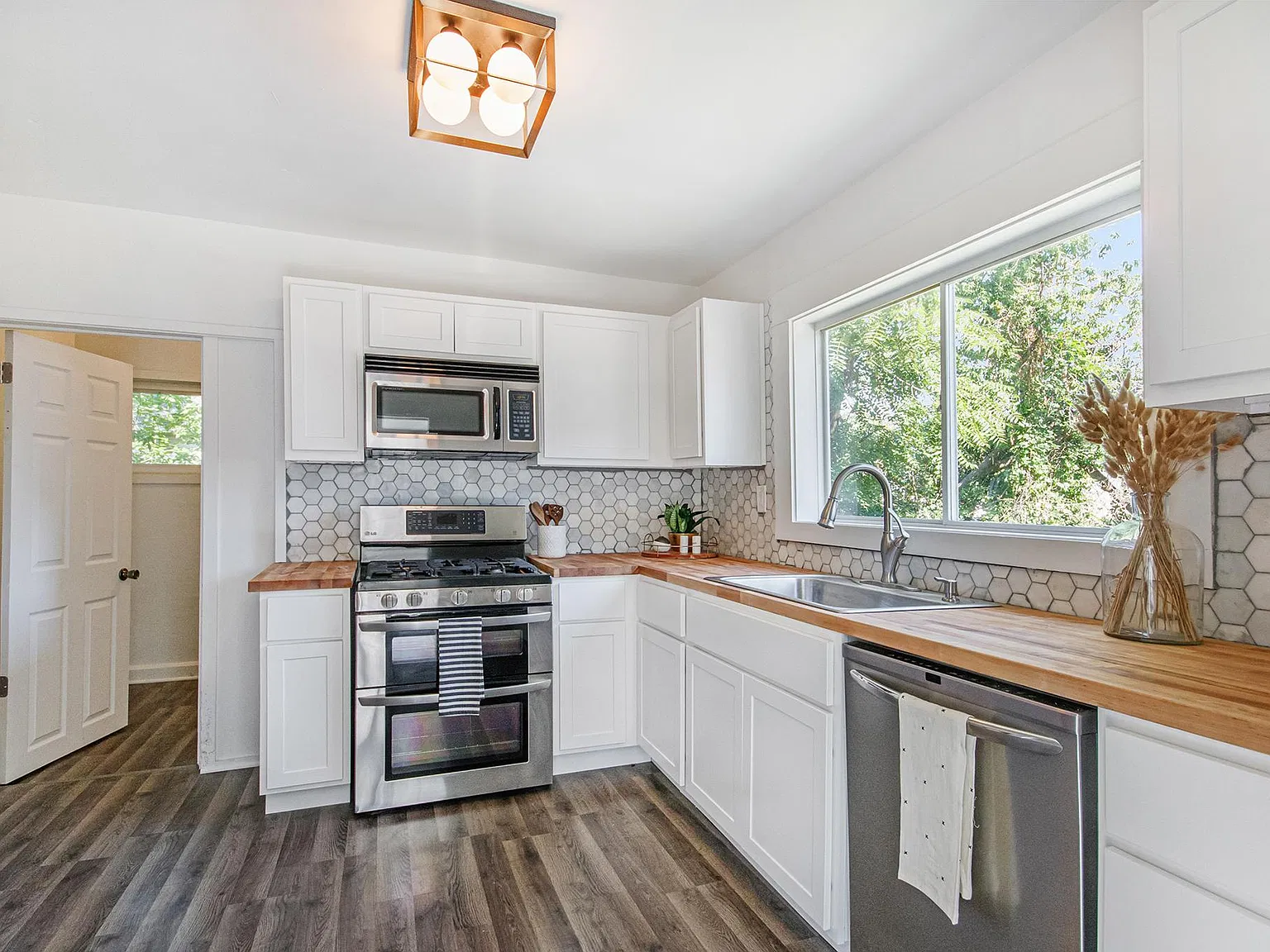 117 Carrier St NE — Photo 1