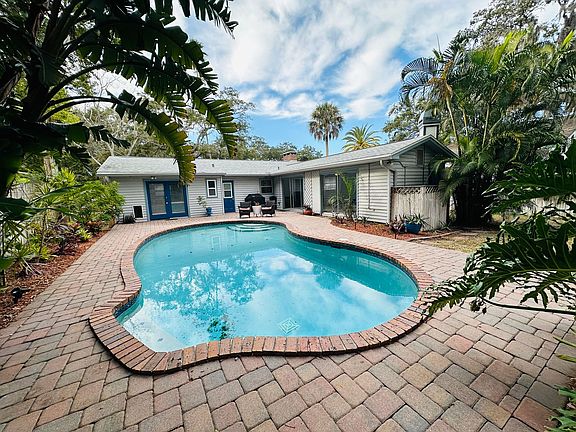 2nd image of 1679 San Mateo Dr