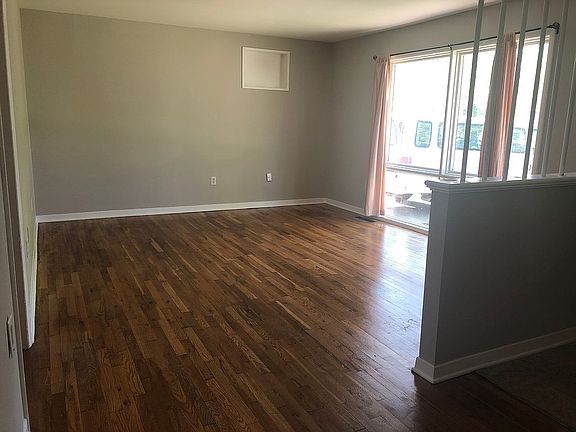 2nd image of 915 W 22nd Ter