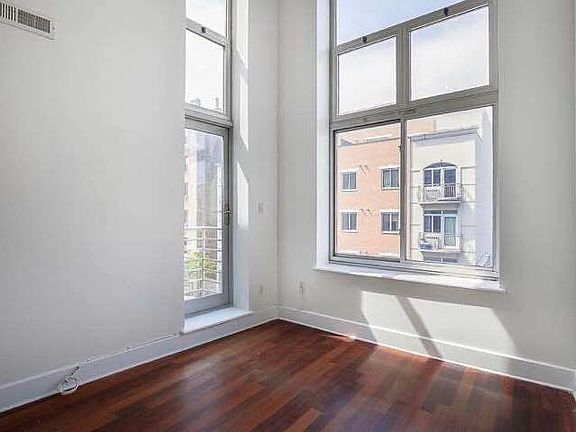 3rd image of 14 Meserole St #3AA