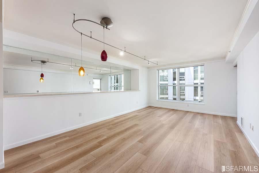 1st image of 400 Beale St #1312L