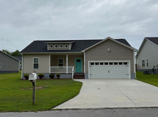 305 Garland Shores Dr, Hubert, NC 28539