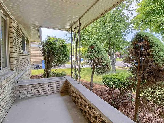 3rd image of 27846 Newport Dr