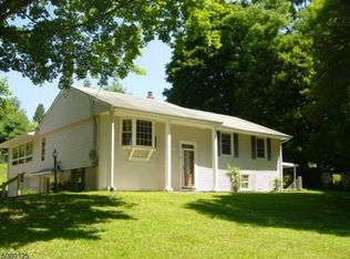 5 Hemlock Rd, Clinton, NJ 08809