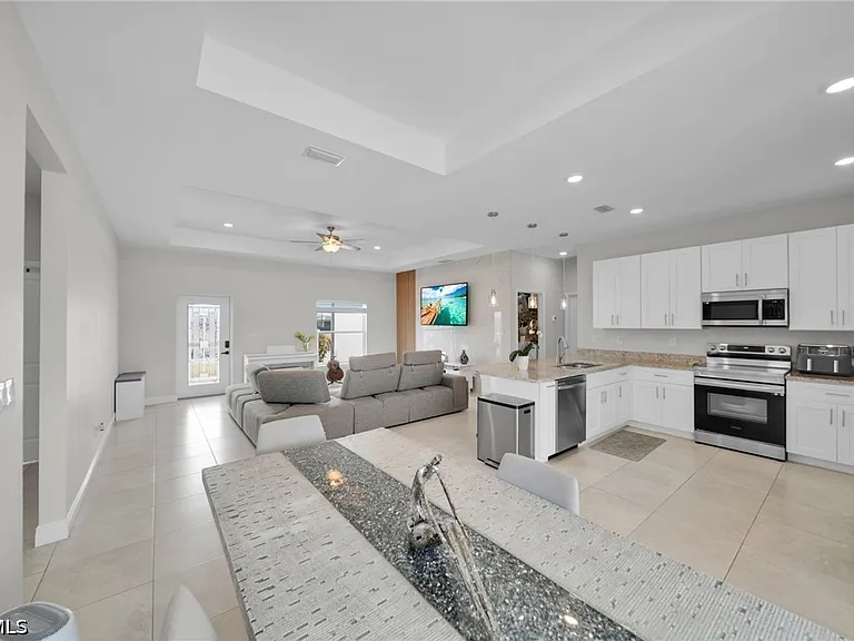 405 NW 10th St — Photo 14