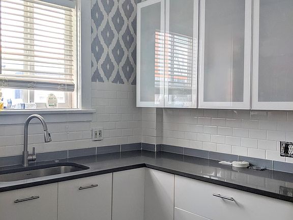3rd image of 2321 Glenarm Pl