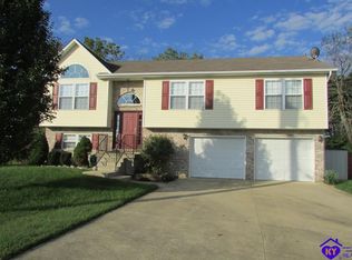 136 Longsdale Ct, Radcliff, KY 40160